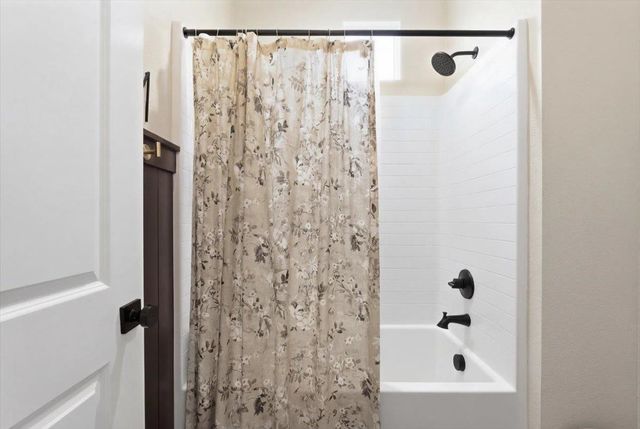 2115 Enchantment Dr., Manteca, CA 95337