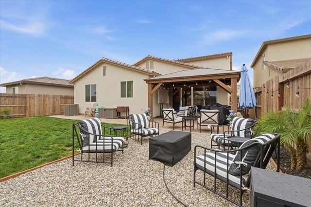 2115 Enchantment Dr., Manteca, CA 95337