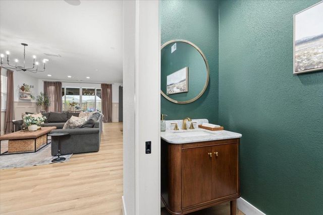 2115 Enchantment Dr., Manteca, CA 95337