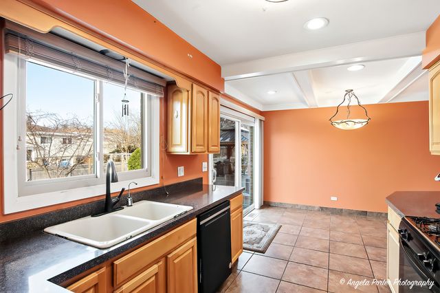 818 RUMPLE Lane, Addison, IL 60101