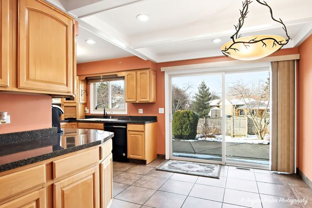 818 RUMPLE Lane, Addison, IL 60101