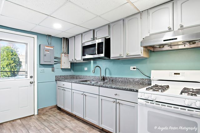 818 RUMPLE Lane, Addison, IL 60101