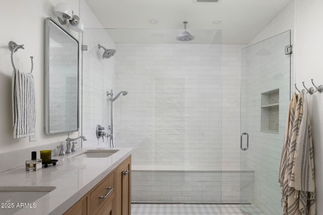 3710 N 48TH Place, Phoenix, AZ 85018