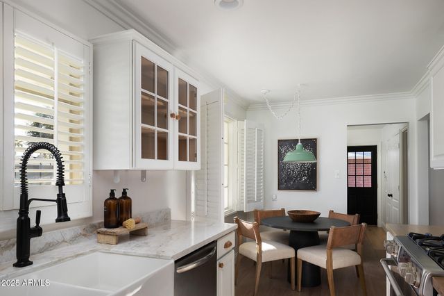 3710 N 48TH Place, Phoenix, AZ 85018