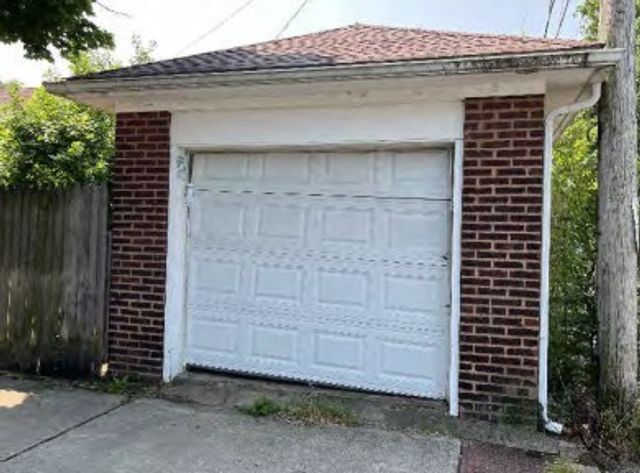 7700 S Yates Boulevard, Chicago, IL 60649