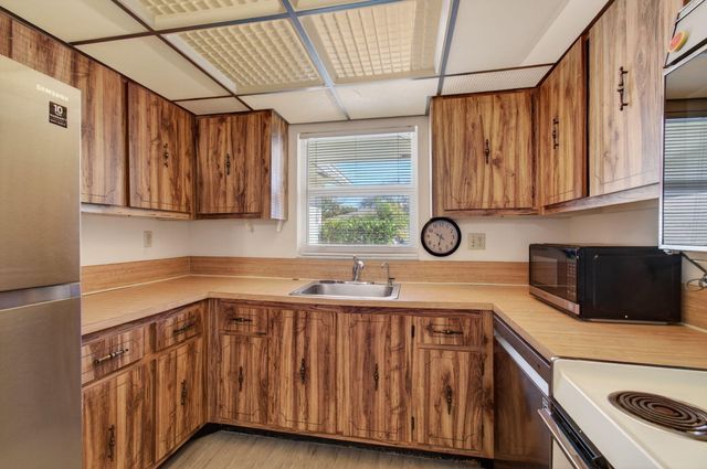 5392 Lakefront Boulevard A, Delray Beach, FL 33484