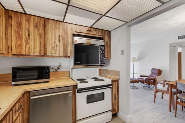 5392 Lakefront Boulevard A, Delray Beach, FL 33484