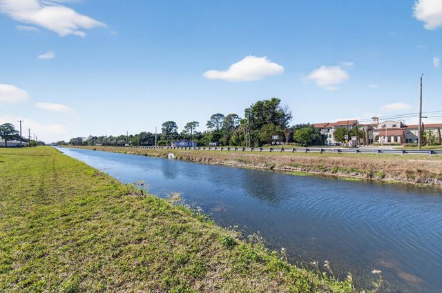 5392 Lakefront Boulevard A, Delray Beach, FL 33484