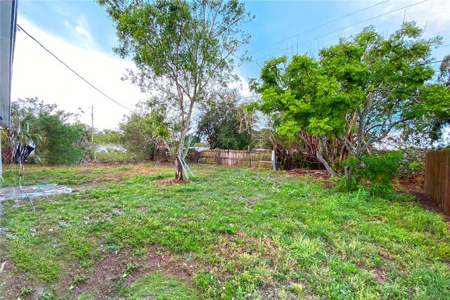 355 6th Road SW, Vero Beach, FL 32962