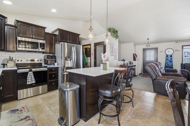 1435 ANTHEM DRIVE, Neenah, WI 54956