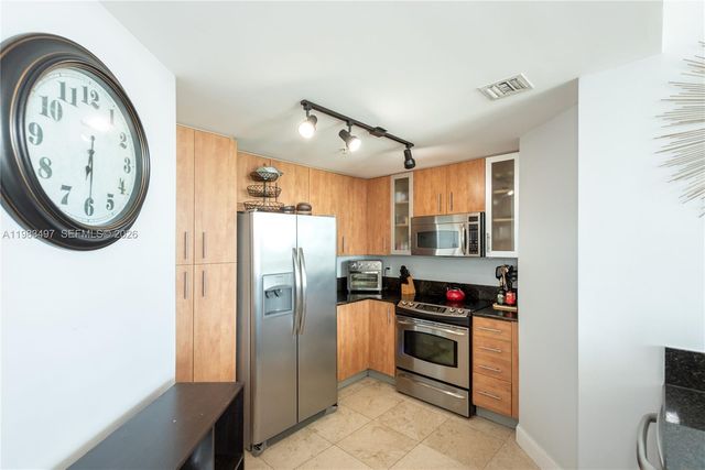 7910 Harbor Island Dr 502, North Bay Village, FL 33141