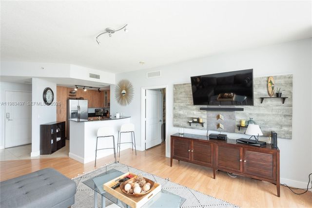 7910 Harbor Island Dr 502, North Bay Village, FL 33141