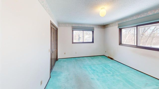 27015 Flintwood Circle, Wyoming, MN 55092