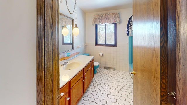27015 Flintwood Circle, Wyoming, MN 55092
