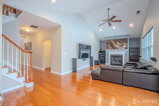 3 Lily Lane, Piscataway, NJ 08854