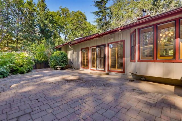 16209 Gibboney Ln, Grass Valley, CA 95949