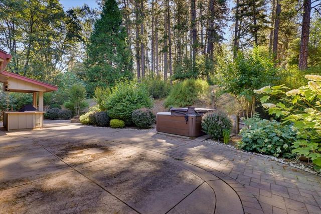 16209 Gibboney Ln, Grass Valley, CA 95949