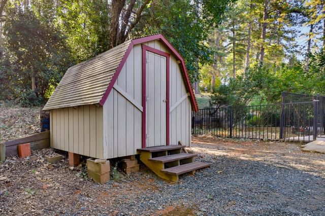 16209 Gibboney Ln, Grass Valley, CA 95949