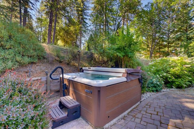 16209 Gibboney Ln, Grass Valley, CA 95949