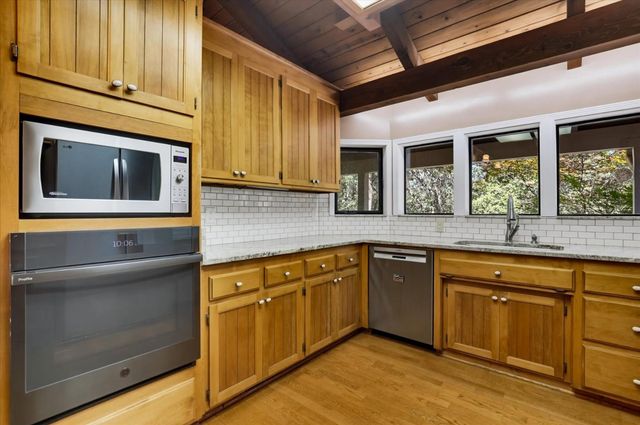 16209 Gibboney Ln, Grass Valley, CA 95949