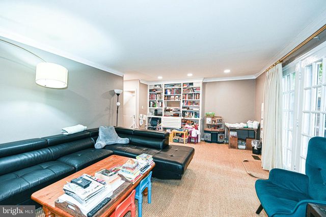 7377 MONTCALM DR, Mclean, VA 22102