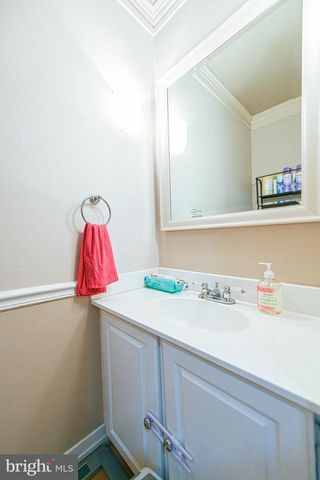 7377 MONTCALM DR, Mclean, VA 22102