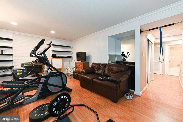 7377 MONTCALM DR, Mclean, VA 22102