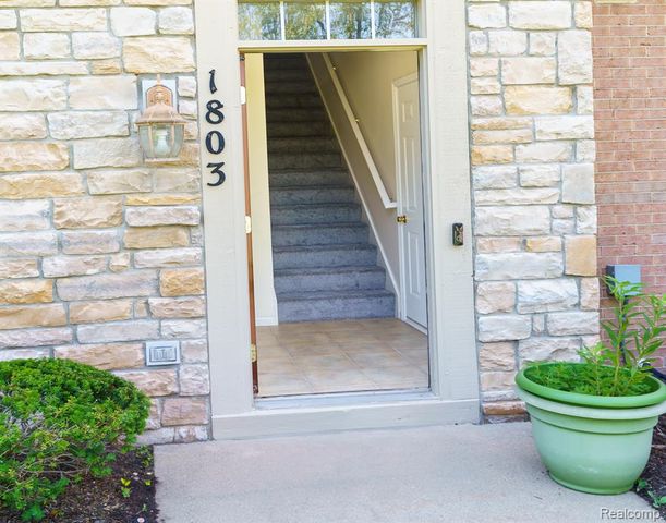 1803 Pinecroft Drive, Canton, MI 48188