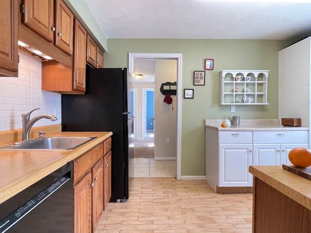 14 Colonial Sq Unit 14, Peterborough, NH 03458