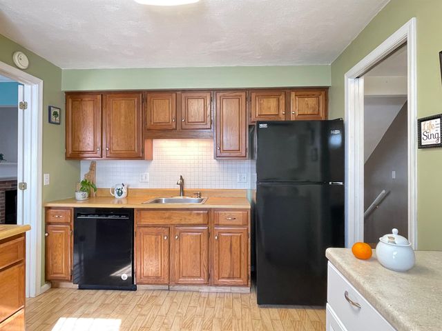 14 Colonial Sq Unit 14, Peterborough, NH 03458