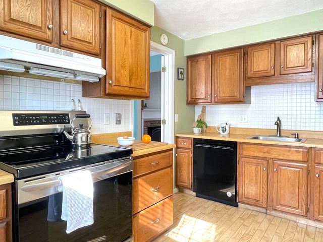 14 Colonial Sq Unit 14, Peterborough, NH 03458