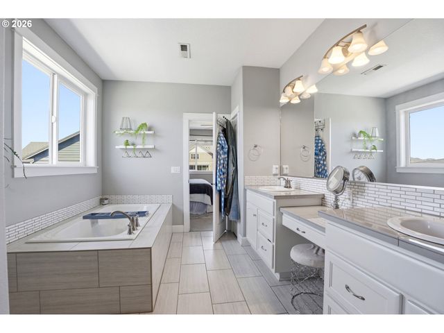 2709 Sw 43RD St, Gresham, OR 97080