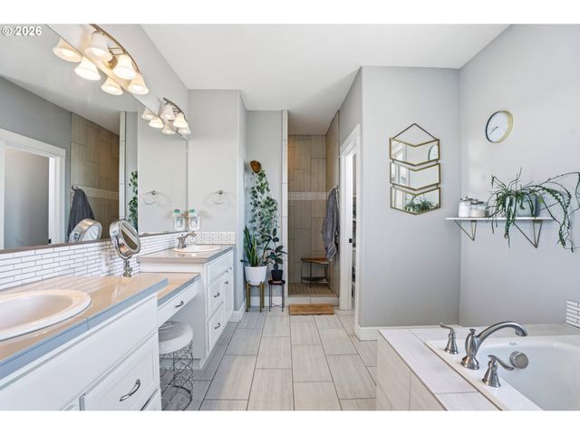2709 Sw 43RD St, Gresham, OR 97080