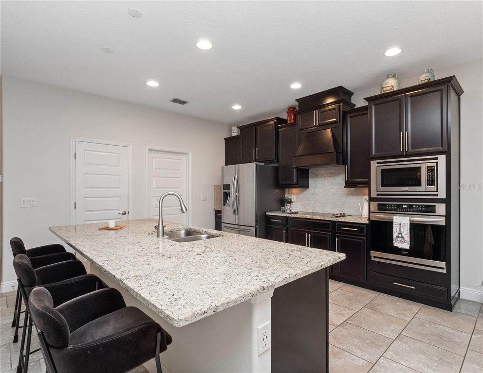 Image 11 of property listing at 1792 BENOIT TERRACE, Davenport, FL 33837