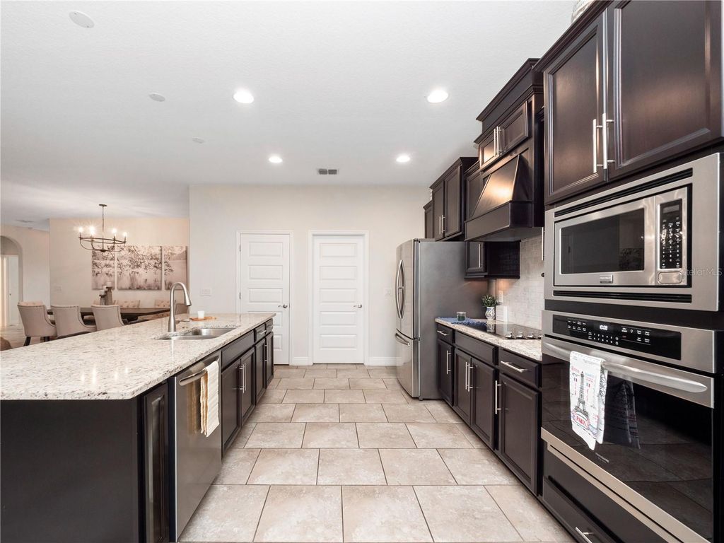 Image 12 of property listing at 1792 BENOIT TERRACE, Davenport, FL 33837