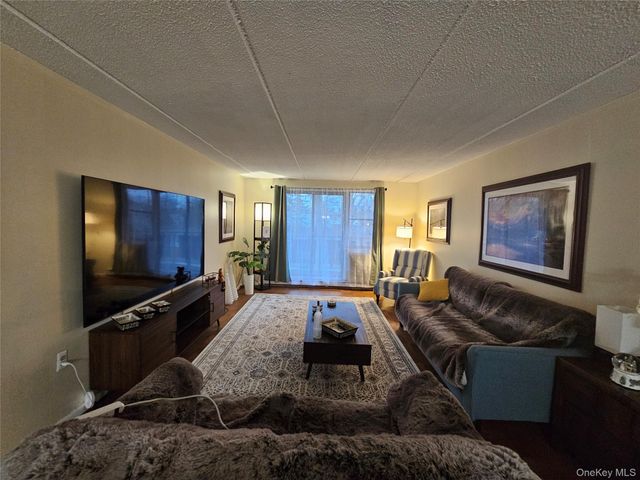 160 academy Street 3L, Poughkeepsie, NY 12601