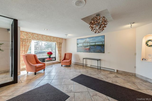 160 academy Street 3L, Poughkeepsie, NY 12601