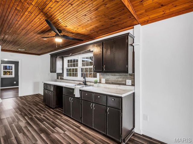 2803 Highway J, Bourbon, MO 65441