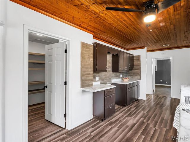 2803 Highway J, Bourbon, MO 65441