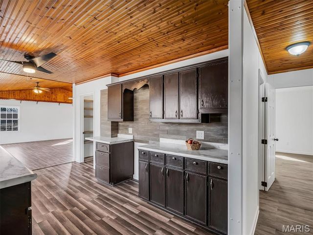 2803 Highway J, Bourbon, MO 65441