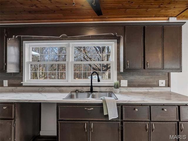 2803 Highway J, Bourbon, MO 65441