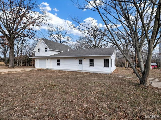 2803 Highway J, Bourbon, MO 65441