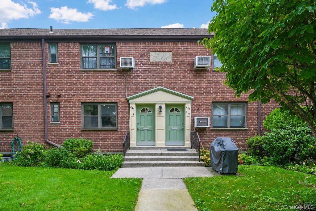 245-12 62 Avenue 2nd Floor, Douglaston, NY 11362 — exterior