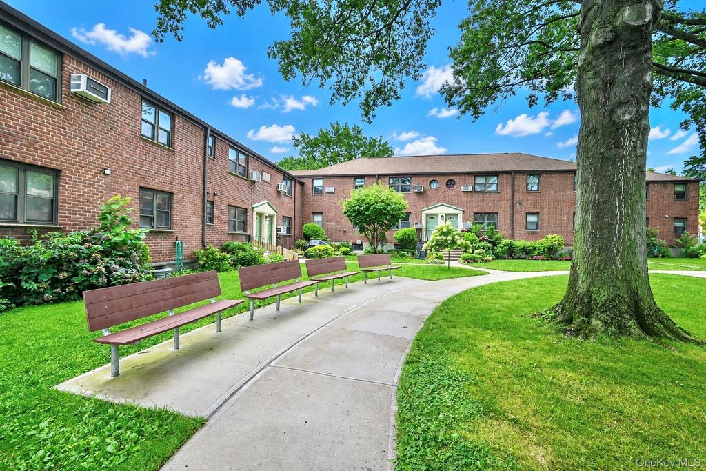 245-12 62 Avenue 2nd Floor, Douglaston, NY 11362 — photo 2