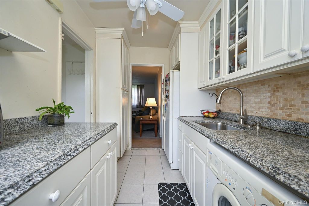 245-12 62 Avenue 2nd Floor, Douglaston, NY 11362 — photo 3
