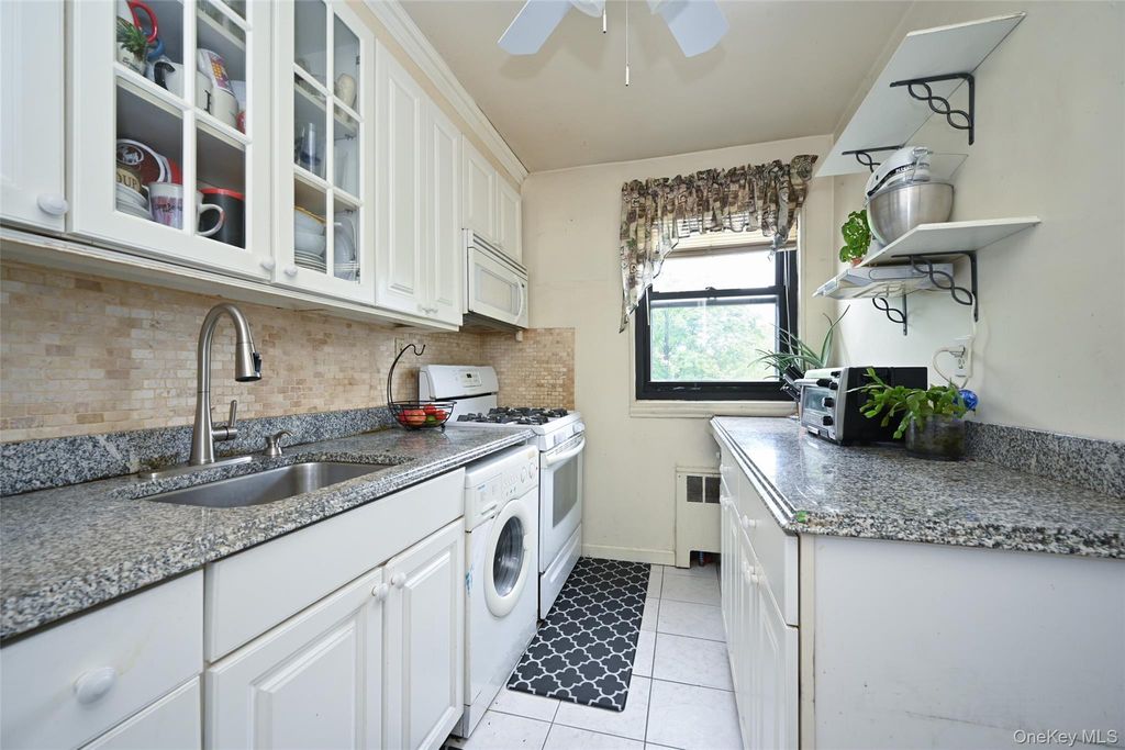 245-12 62 Avenue 2nd Floor, Douglaston, NY 11362 — photo 4