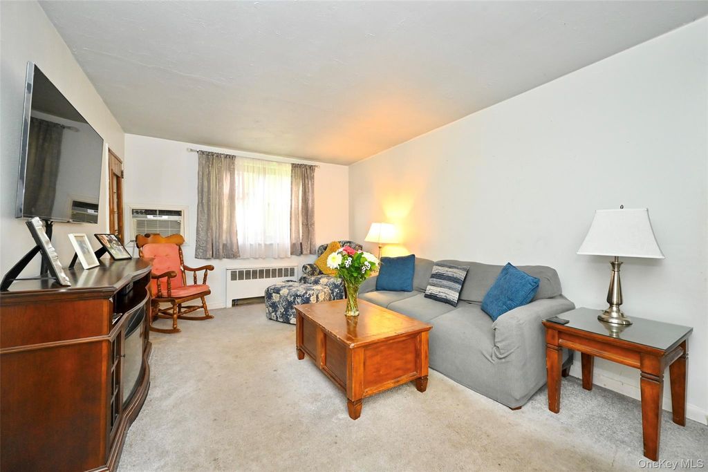 245-12 62 Avenue 2nd Floor, Douglaston, NY 11362 — photo 5