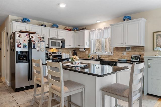 278 Oakham Rd, Barre, MA 01005