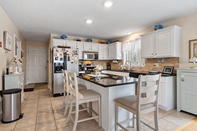 278 Oakham Rd, Barre, MA 01005