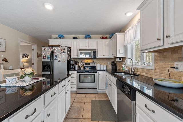 278 Oakham Rd, Barre, MA 01005